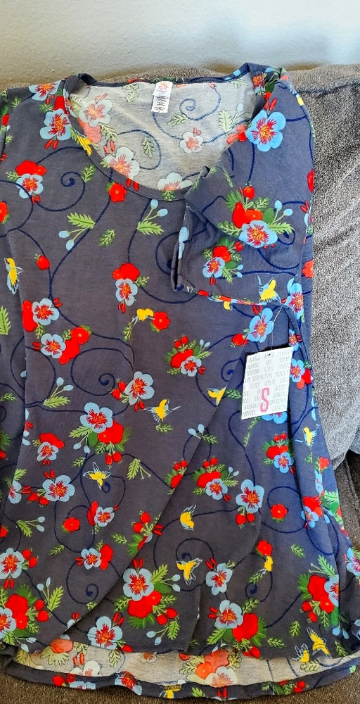 Lularoe XS Perfect Tee brand new with tags